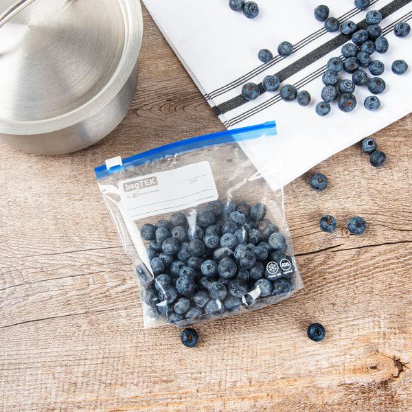 Restaurantware Bag Tek Pint Size Clear Plastic Slider Freezer Bag - Expandable Bottom Write-On Label BPA-Free - 6 1/2" X 1 1/4" X 6" - 1000 Count Box