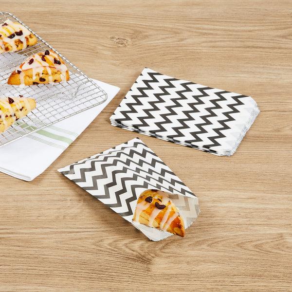 Restaurantware Bag Tek Rectangle Black Paper Bag - Zig Zags - 7" X 5" - 100 Count Box