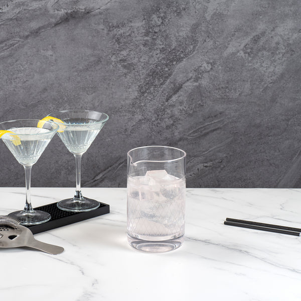 Restaurantware Bar Lux 30 Oz Cocktail Mixing Glass - Diamond Cut Pattern Hand-Blown Crystal - 4 1/2" X 4" X 6 1/2" - 1 Count Box