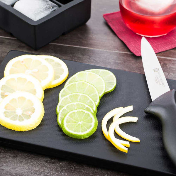 Restaurantware Bar Lux Black Plastic Cutting Board - Non-Slip Professional Use - 6" X 9 3/4" - 2 Count Box