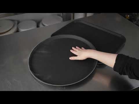 Restaurantware Bar Lux Round Black Serving Tray - Non-Slip - 16" - 1 Count Box
