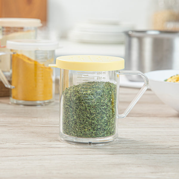 Restaurantware Chef 101 10 Oz Clear Polycarbonate Dredge Spice Shaker - With Yellow Coarse Lid - 4 3/4" X 3 1/4" X 4" - 1 Count Box