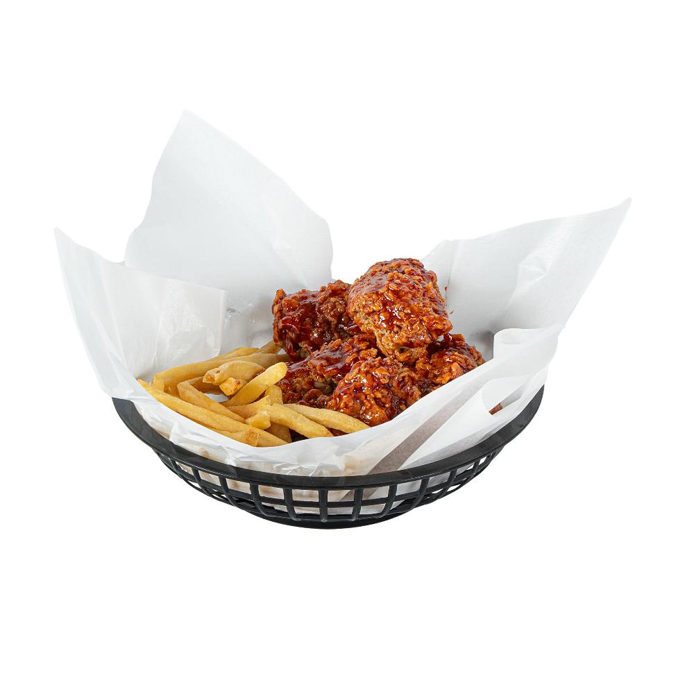 restaurantware Chef 101 Round Black Plastic Fast Food Serving Basket - 7 3/4" x 7 3/4" x 2" - 100 count box