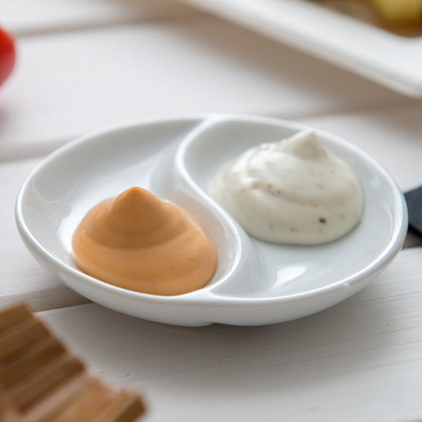 Restaurantware Chef 101 Round White Porcelain Mini Yin Yang Sauce Plate - 3 1/2" X 3 1/2" X 1/2" - 10 Count Box