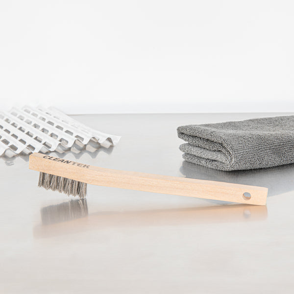 Restaurantware Clean Tek Professional 7 3/4" Stainless Steel Wire Bristle Grill / Oven Brush - With Curved Handle - 1 Count Box