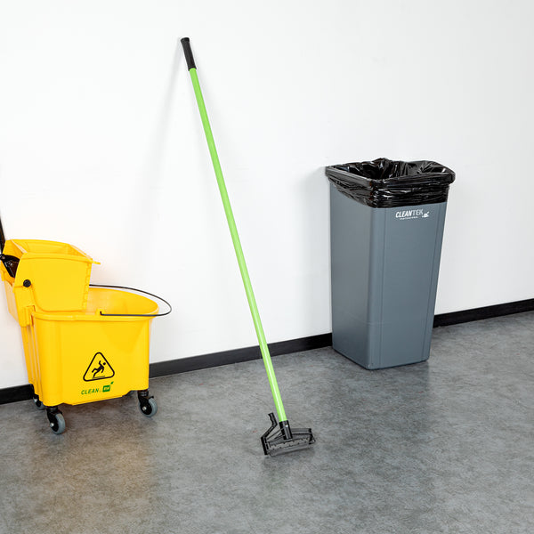 Restaurantware Clean Tek Professional Green Fiberglass Quick Release Mop Handle - With Trigger - 60" - 1 Count Box