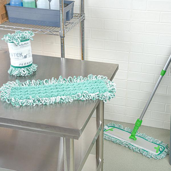 Restaurantware Clean Tek Professional Green Microfiber Fringed Dust Mop Pad - Zig Zag - 22" - 1 Count Box