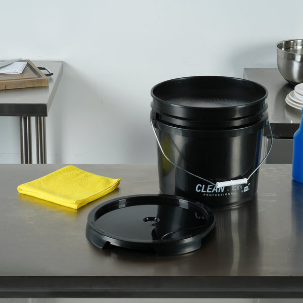 Restaurantware Clean Tek Professional Round Black Plastic Easy-Off Lid - Fits 3.5 And 5 Gal Pail - 1 Count Box