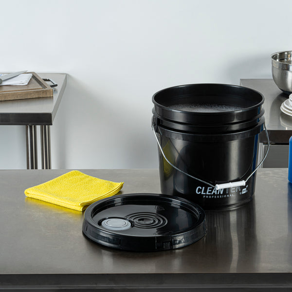Restaurantware Clean Tek Professional Round Black Plastic Lid - Fits 3.5 And 5 Gal Pail With Spout And Tear Tab Gasket - 1 Count Box