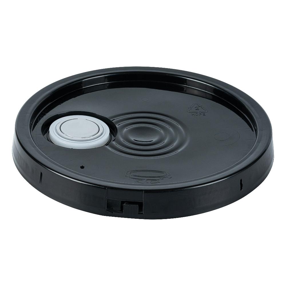 restaurantware Clean Tek Professional Round Black Plastic Lid - Fits 3.5 and 5 Gal Pail with Spout and Tear Tab Gasket - 1 count box
