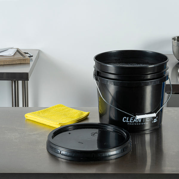 Restaurantware Clean Tek Professional Round Black Plastic Standard Lid - Fits 3.5 And 5 Gal Pail With Tear Tab Gasket - 1 Count Box