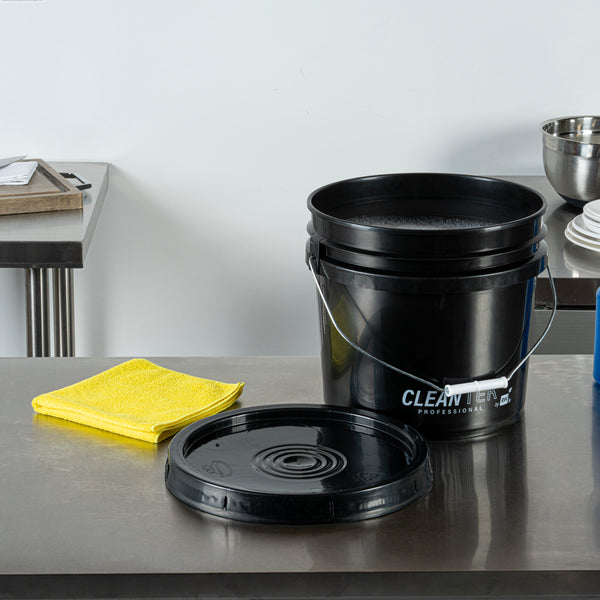 Restaurantware Clean Tek Professional Round Black Plastic Standard Lid - Fits 3.5 And 5 Gal Pail With Tear Tab And Gasket Recessed - 1 Count Box
