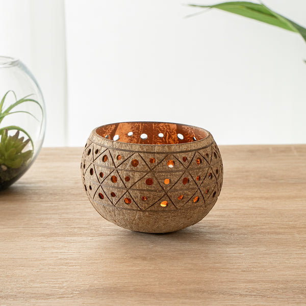Restaurantware Coco Casa Tan Handmade Coconut Shell Candle Holder - Geometric Pattern - 4" X 4" X 3 1/4" - 10 Count Box