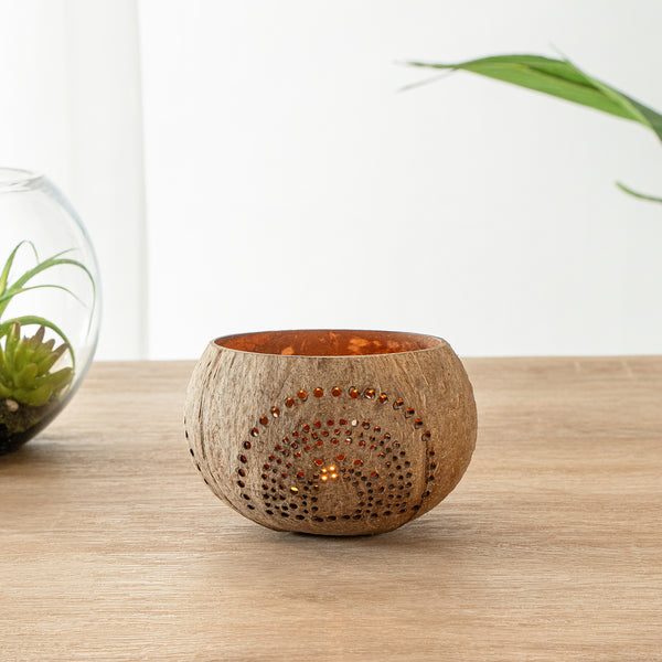 Restaurantware Coco Casa Tan Handmade Coconut Shell Candle Holder - Rainbow Pattern - 4" X 4" X 3 1/4" - 10 Count Box