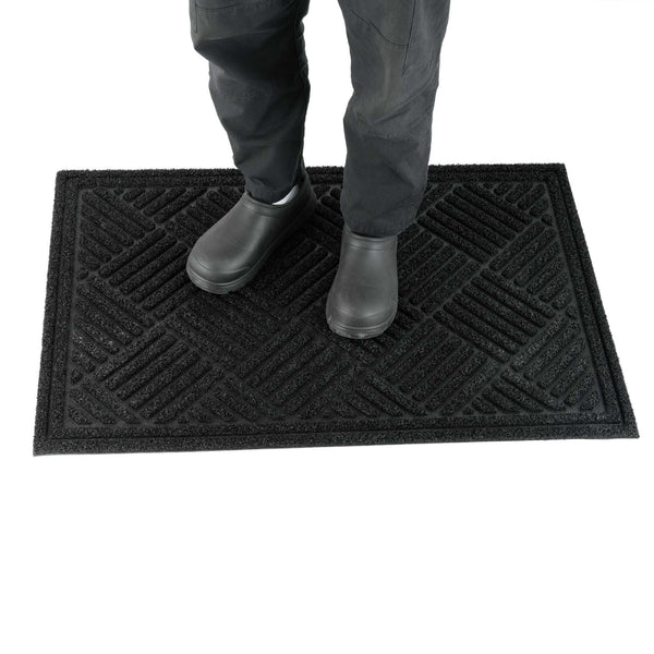Restaurantware Comfy Feet Black Heavy-Duty Outdoor Floor Mat - Diamond - 36" X 24" - 1 Count Box