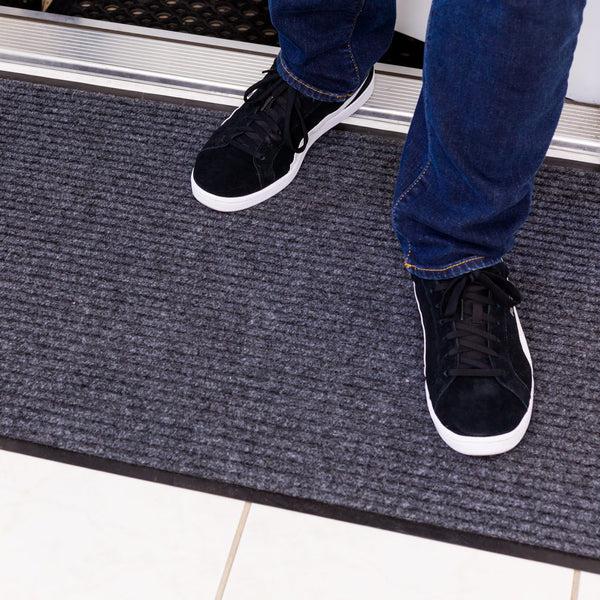 Restaurantware Comfy Feet Gray Carpet Floor Mat - Ribbed - 36" X 24" - 1 Count Box