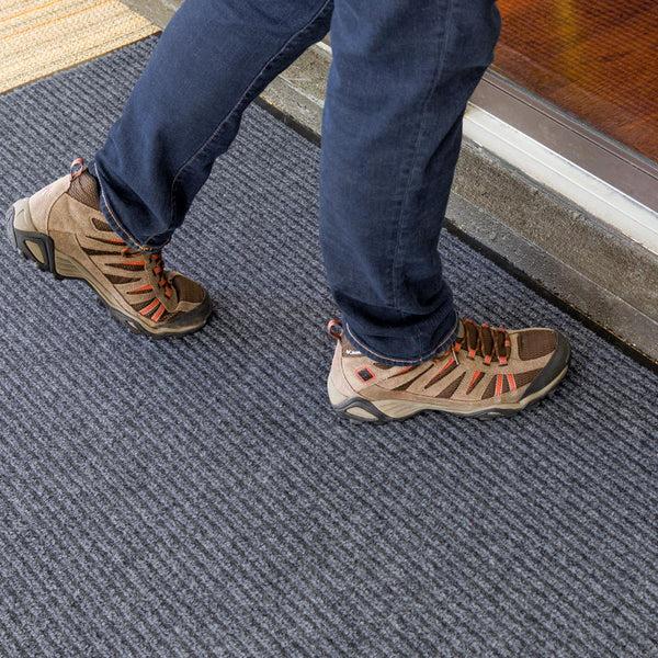 Restaurantware Comfy Feet Gray Carpet Floor Mat - Ribbed - 60" X 36" - 1 Count Box