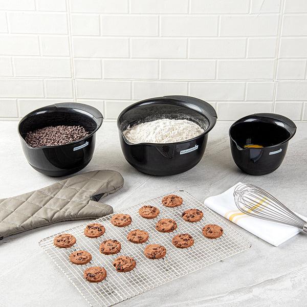 Restaurantware Comfy Grip Black Plastic 3-Piece Mixing Bowl Set - With Pour Spout - 1 Count Box