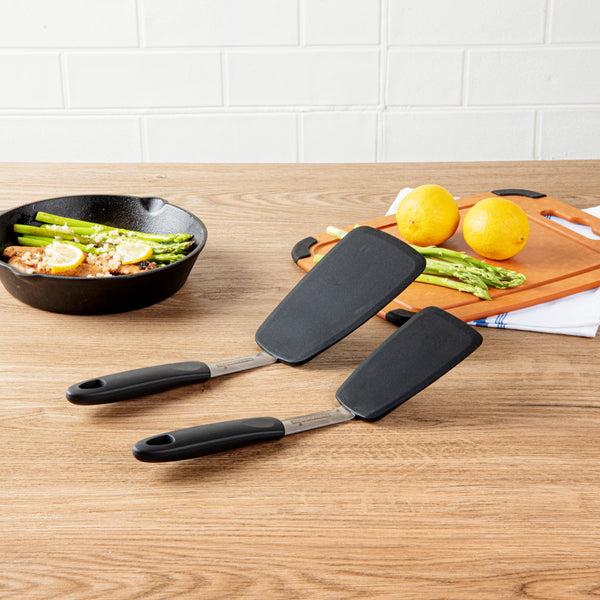 Restaurantware Comfy Grip Black Silicone 2-Piece Solid Turner Set - 1 Count Box