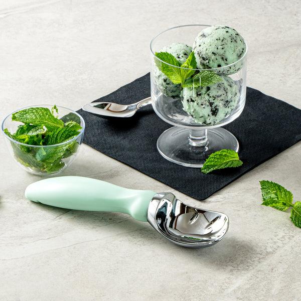 Restaurantware Comfy Grip Teal Metal Ice Cream Scoop - 7 3/4" X 2" X 1 3/4" - 1 Count Box