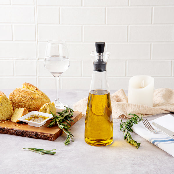 Restaurantware Forma Professional 17 Oz Glass Oil Bottle - Borosilicate - 3" X 3" X 10 1/2" - 1 Count Box