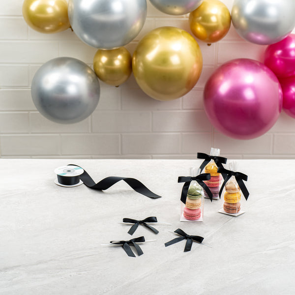 Restaurantware Gift Tek Black Polyester Satin Twist Tie Bow - Pre-Tied - 3" X 2 1/2" - 4000 Count Box