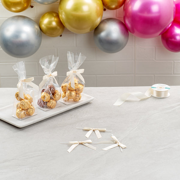 Restaurantware Gift Tek Ivory White Polyester Satin Twist Tie Bow - Pre-Tied - 3" X 2 1/2" - 4000 Count Box