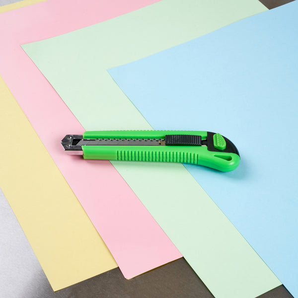 Restaurantware Handy Tek Green Snap Off Blade Knife - 6 3/4" - 12 Count Box