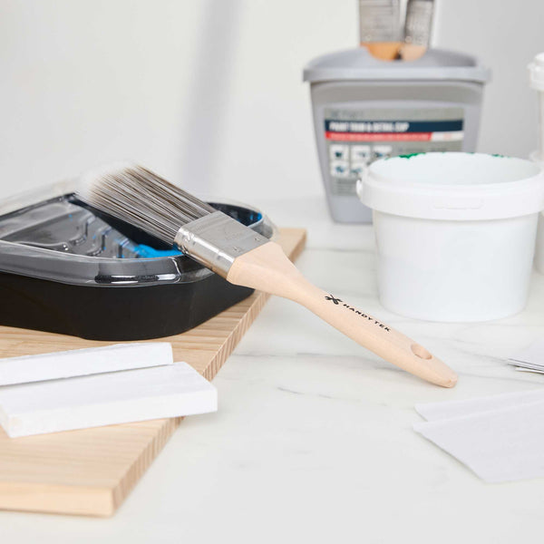 Restaurantware Handy Tek Synthetic Polyester Paint Brush - Flat Beaver Tail - 2" - 6 Count Box