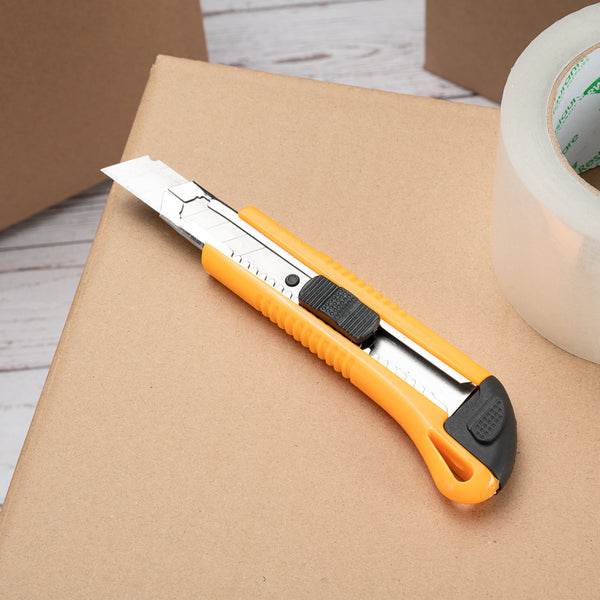 Restaurantware Handy Tek Yellow Snap Off Blade Knife - 6 1/2" - 4 Count Box