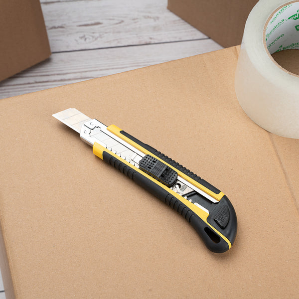 Restaurantware Handy Tek Yellow Snap Off Blade Knife - Anti-Slip Handle - 6 3/4" - 4 Count Box