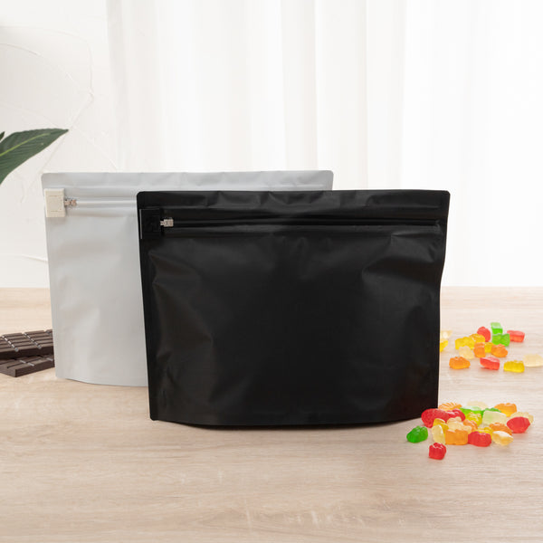 Restaurantware High Level Black Plastic Locking Pouch - Child-Resistant - 12 1/4" X 4" X 9" - 100 Count Box