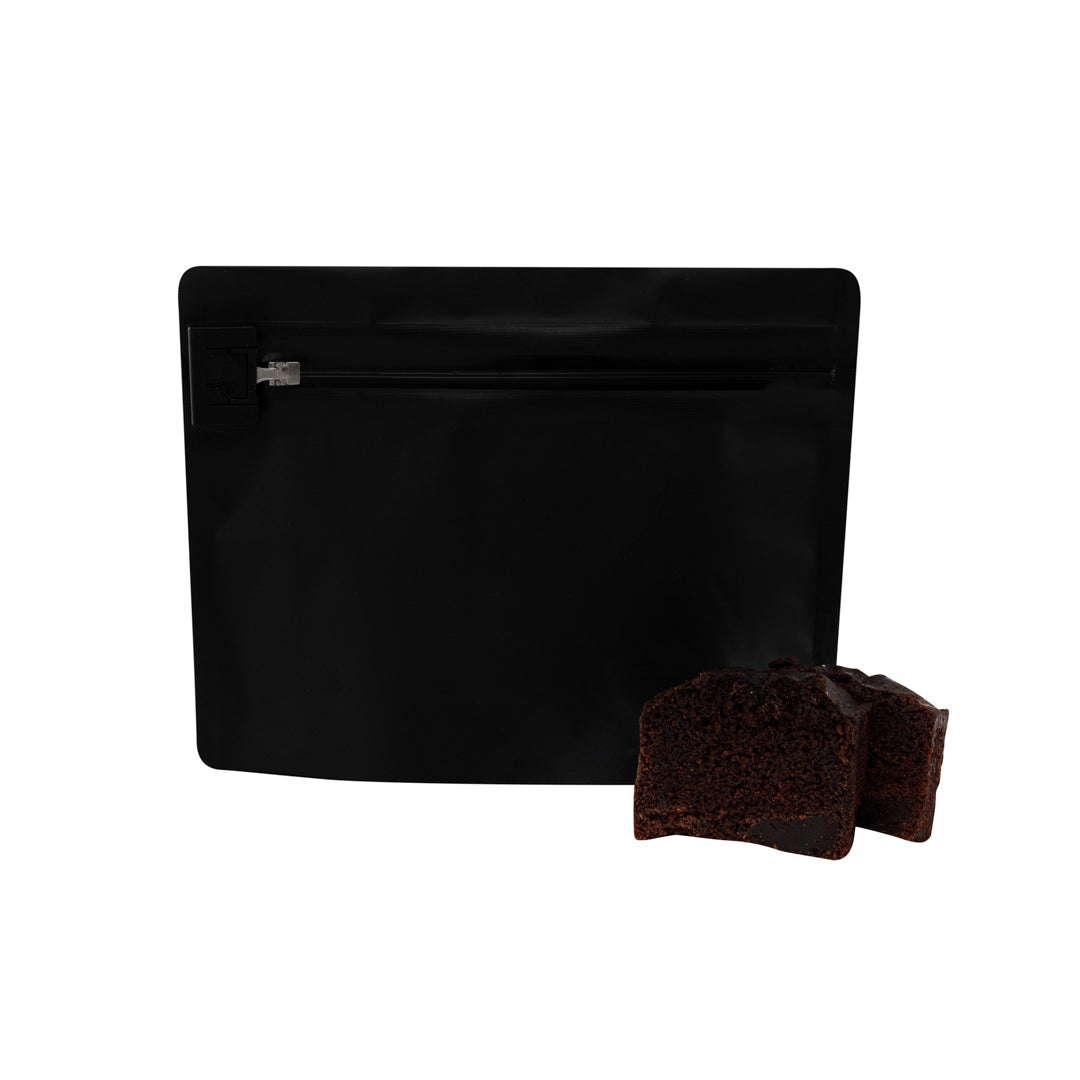 restaurantware High Level Black Plastic Locking Pouch - Child-Resistant - 8" x 2 1/4" x 6" - 100 count box