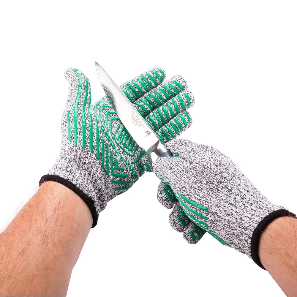 restaurantware Life Protector Gray Medium Cut-Resistant Gloves - Level 5 Non-Slip Food Safe - 8" x 5" x 1/2" - Pair - 1 count box