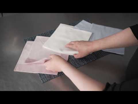 Restaurantware Luxenap Square White Paper Napkin - Super Lux With Burgundy Threads - 15 3/4" X 15 3/4" - 600 Count Box