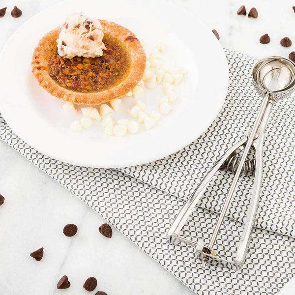 Restaurantware Met Lux 0.7 Oz Silver Stainless Steel #50 Ice Cream Scoop - 1 Count Box