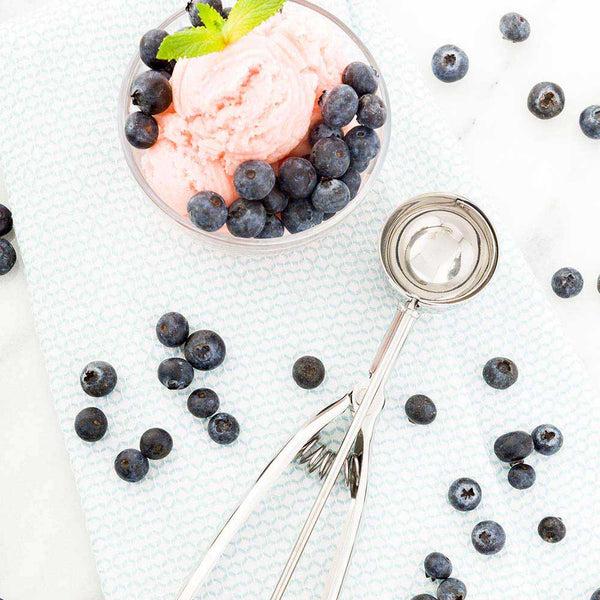 Restaurantware Met Lux 1.2 Oz Silver Stainless Steel #30 Ice Cream Scoop - 1 Count Box