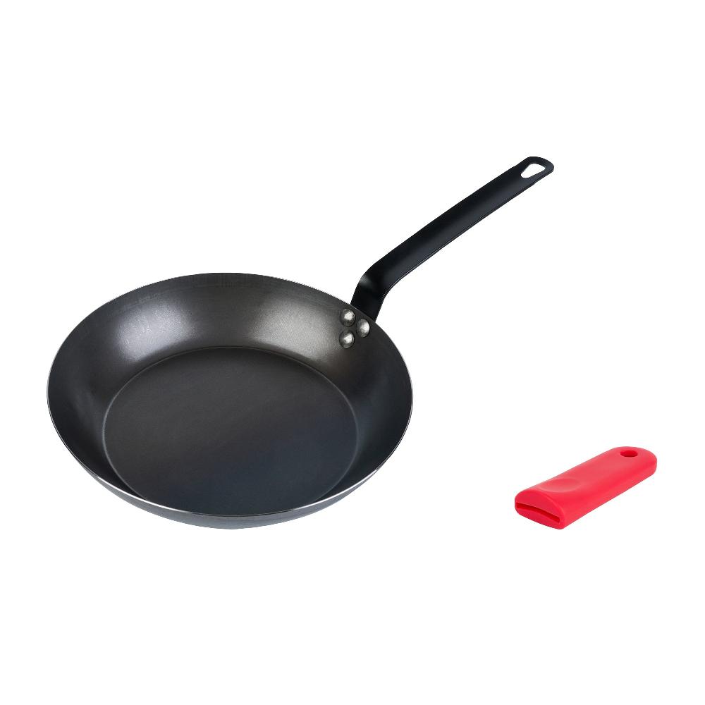 restaurantware Met Lux 1 Black Carbon Steel 11" Pre-Seasoned Fry Pan and 1 Red Silicone Pan Handle Sleeve