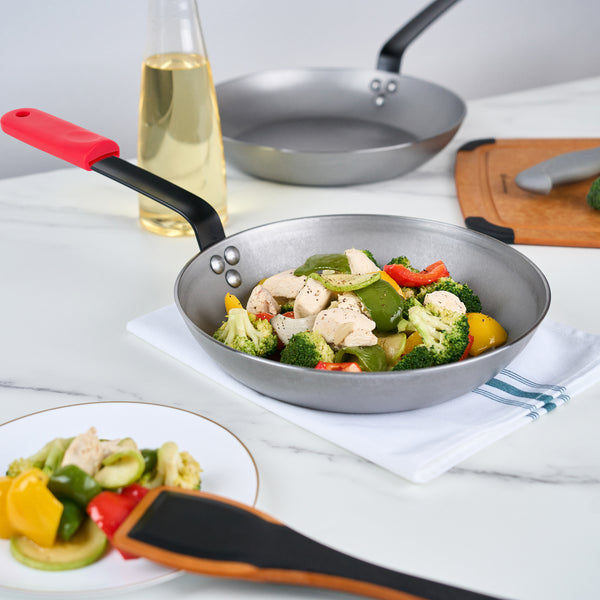 Restaurantware Met Lux 1 Carbon Steel 10" Non-Stick Fry Pan And 1 Red Silicone Pan Handle Sleeve