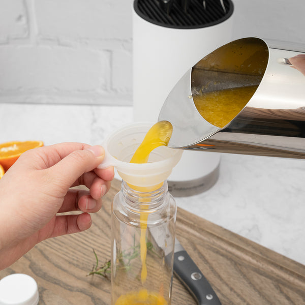 Restaurantware Met Lux 2 Oz Silicone Funnel - Collapsible - 2 3/4" X 2 3/4" X 2 1/2" - 5 Count Box