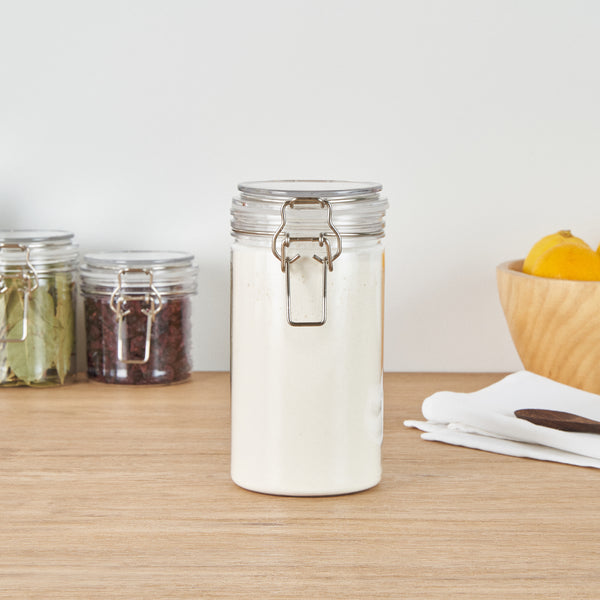 Restaurantware Met Lux 32 Oz Round Clear Plastic Storage Jar - With Hinged Lid - 3 3/4" X 3 3/4" X 7 1/4" - 20 Count Box