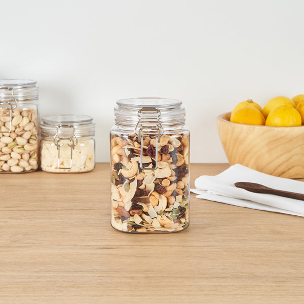 Restaurantware Met Lux 43 Oz Square Clear Plastic Storage Jar - With Hinged Lid - 4 1/4" X 4 1/4" X 6 3/4" - 20 Count Box
