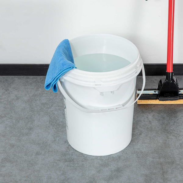 Restaurantware Met Lux 5 Gal Round White Plastic Screw Top Pail - UN Rated - 11 1/4" X 11 1/4" X 15 1/4" - 1 Count Box