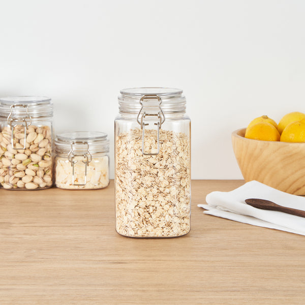 Restaurantware Met Lux 53 Oz Square Clear Plastic Storage Jar - With Hinged Lid - 4 1/4" X 4 1/4" X 7 3/4" - 20 Count Box