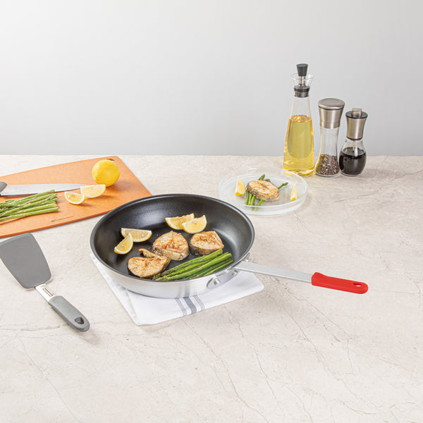Restaurantware Met Lux 6 Aluminum 12" Non-Stick Fry Pans And 6 Red Silicone Pan Handle Sleeves