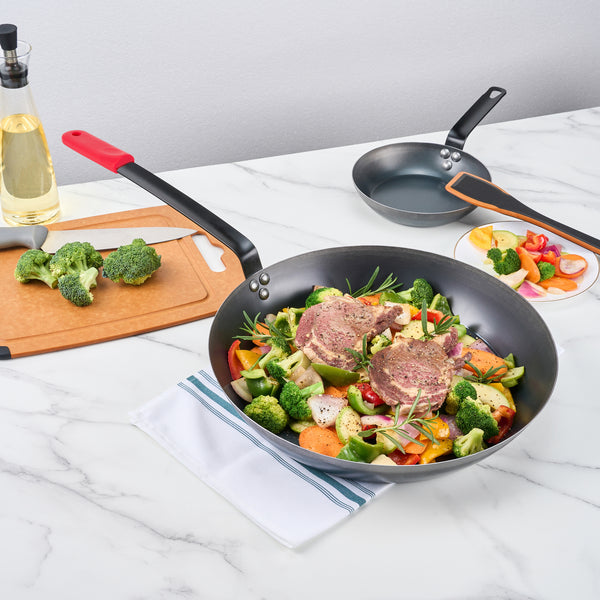 Restaurantware Met Lux 6 Black Carbon Steel 16" Pre-Seasoned Fry Pans And 6 Red Silicone Pan Handle Sleeves