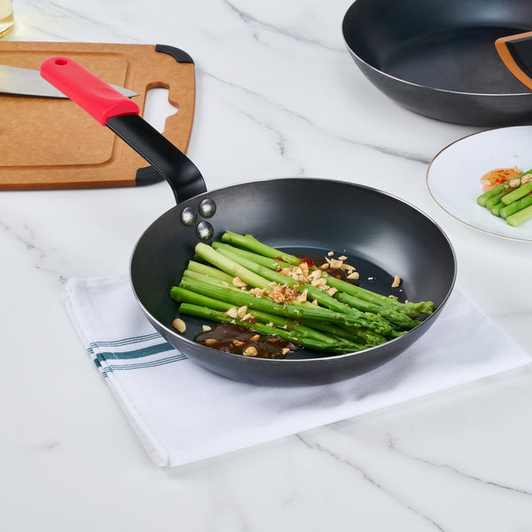 Restaurantware Met Lux 6 Black Carbon Steel 9 1/2" Pre-Seasoned Fry Pans And 6 Red Silicone Pan Handle Sleeves