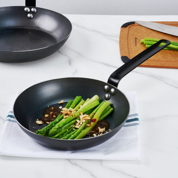 Restaurantware Met Lux Black Carbon Steel 9 1/2" Fry Pan - 6 Count Box