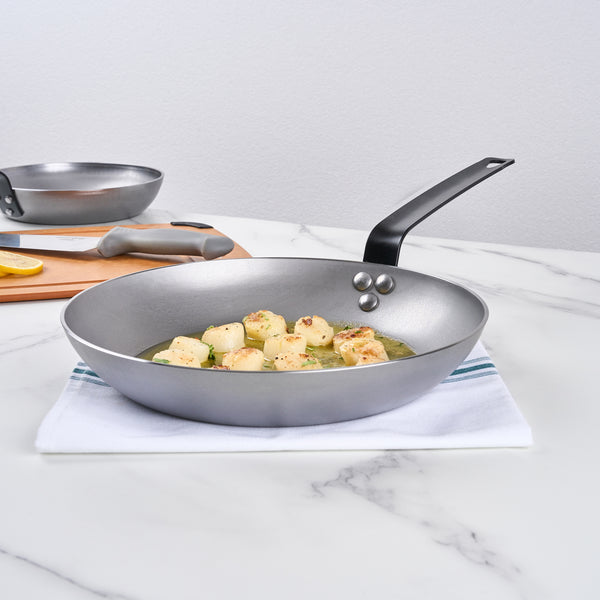 Restaurantware Met Lux Carbon Steel 11" Fry Pan - 6 Count Box