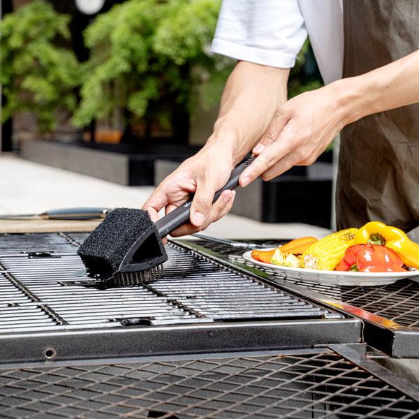 Restaurantware Met Lux Grill Brush / Scraper - With Scouring Pad - 15" - 1 Count Box